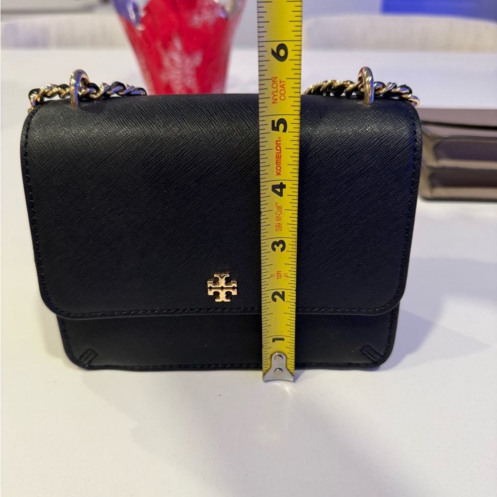Tory Burch Black Saffiano Leather Shoulder or crossbody bag in black w/Gold Logo - Picture 4 of 16